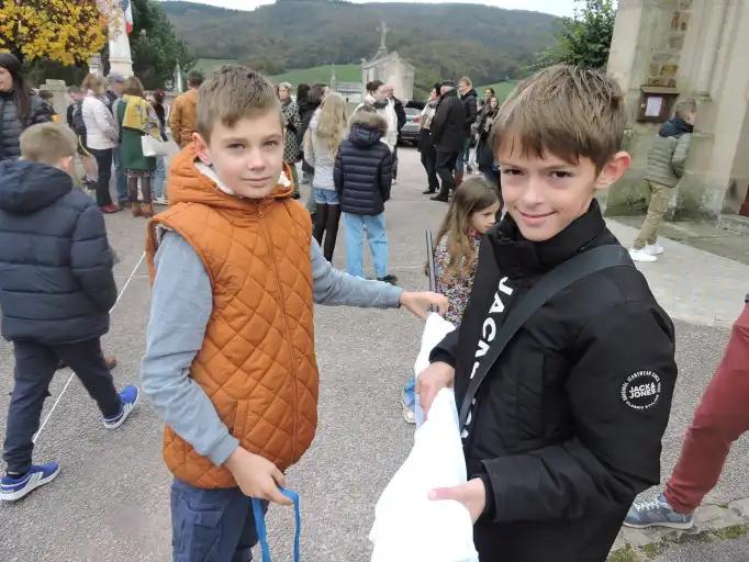 L'école a 2 nouveaux porte drapeaux pour les commémorations